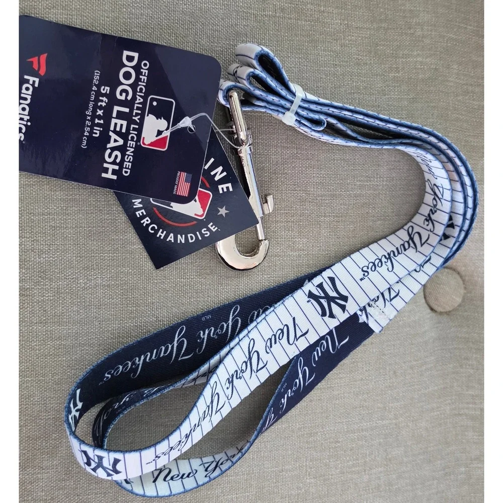 Fanatics MLB New York Yankees Dog Leash 5ft x 1in Pinstripe Navy White New